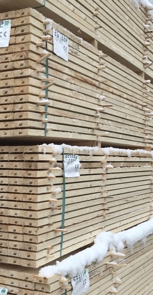 Bois de fermette en stock prêt pour livraison en épicéa ou sapin avec l'Agence Boinet