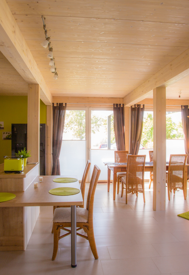 Exemple de l'intérieur d'une maison bois en HBE par l'Agence Boinet